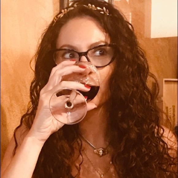 Meet your Posher, Sarah Ann - Picture 2 of 10